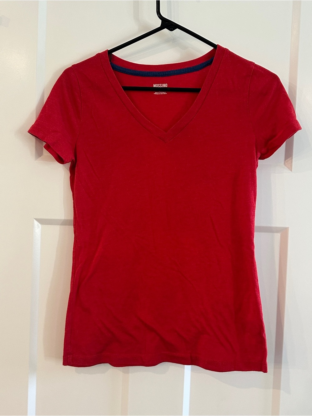 Women’s Red V-Neck T-shirt Mossimo Supply Co. Size M excellent condition